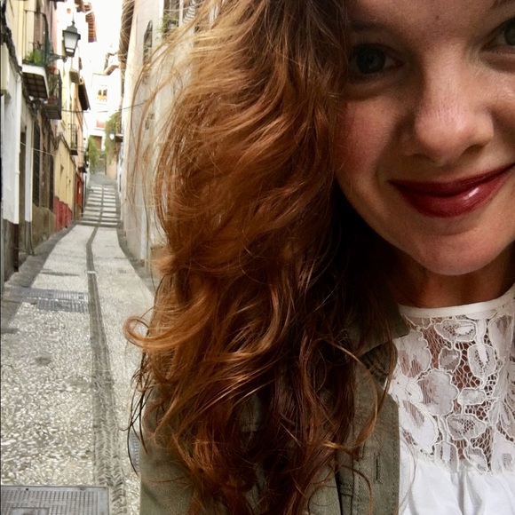 Meet your Posher, Jennifer - Picture 1 of 1